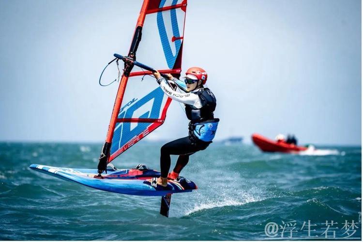 2025年全国帆板与风筝板锦标赛激战强风之中